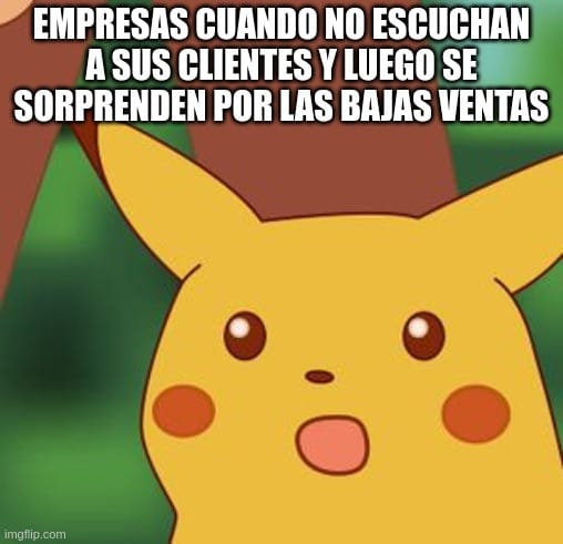Empresas sorprendidas por bajas ventas tras no escuchar la experiencia de sus clientes. Meme de Pikachu con cara de sorpresa.