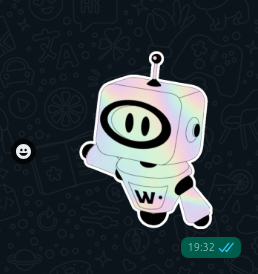 Sticker de Uk, la mascota de woku, en WhatsApp mostrando una imagen animada de un pequeño robot blanco con detalles en verde y la letra 'W' en su cuerpo, sobre un fondo oscuro con doodles.
