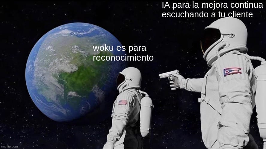 Meme de astronautas sobre la evolución de woku: de reconocimiento a una herramienta de IA para mejora continua escuchando al cliente.